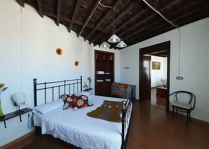 Canarian House With Views And Pool Los Realejos